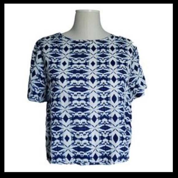 Adult Native Youth Boxy Crop Top in blue & white kaleidoscope pattern - Picture 9 of 10